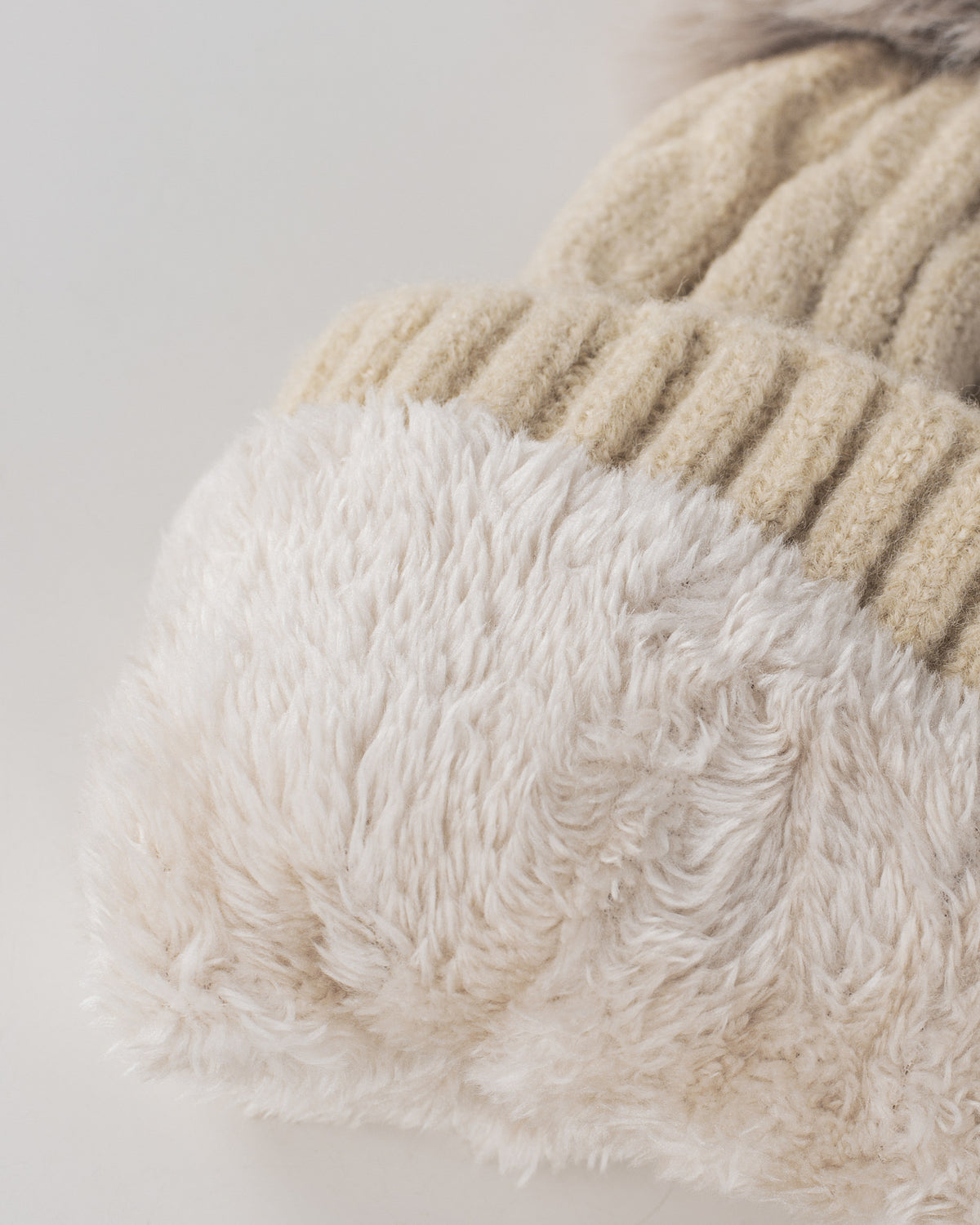 HORZEHOODS® Cream Fleece Lined Hat with Bobble