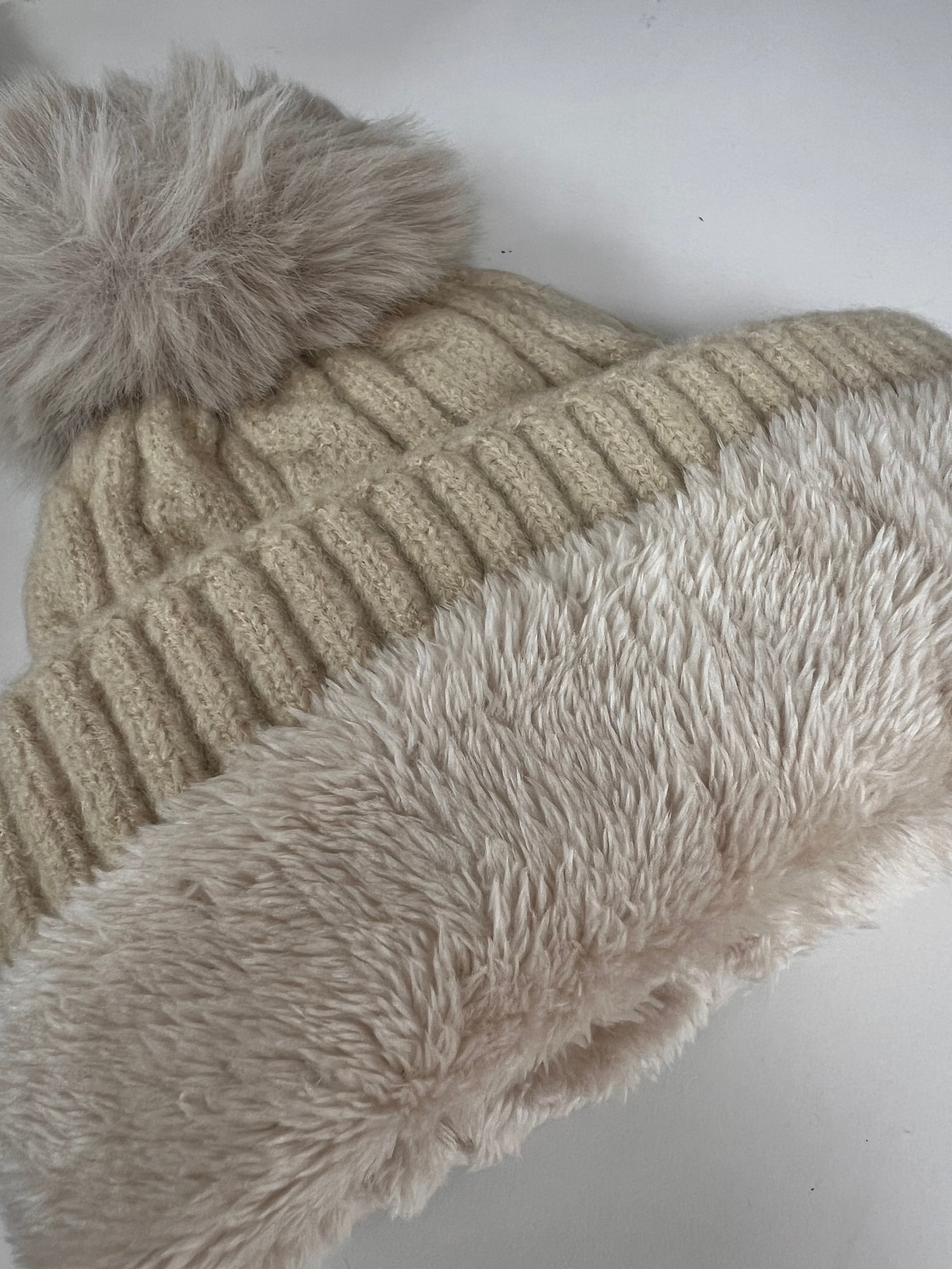 HORZEHOODS® Cream Fleece Lined Hat with Bobble