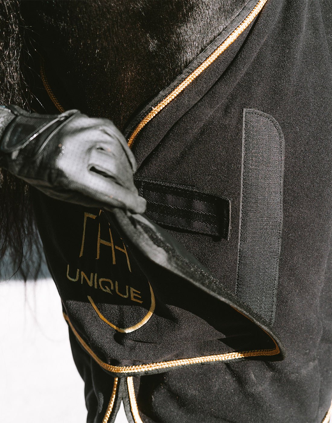 HORZEHOODS® Black & Gold Luxury Rug - Horzehoods5056725018955